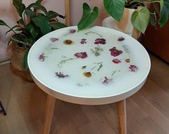 Table basse en résine avec fleurs naturelles Table d'appoint ronde en bois