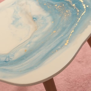 Resin colored coffee table in blue and white, marble like table, wooden legs