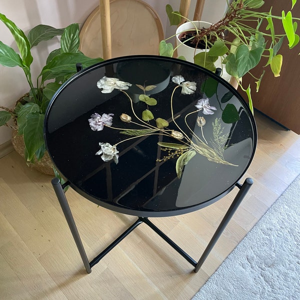 Resin coffee table with natural flowers Zen style