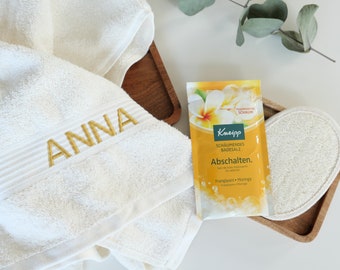 Wellness Set als Geschenk mit personalisiertem Handtuch | Handtuch mit Namen bestickt | Geschenk für Mama | Geschenk Muttertag | Hochzeit