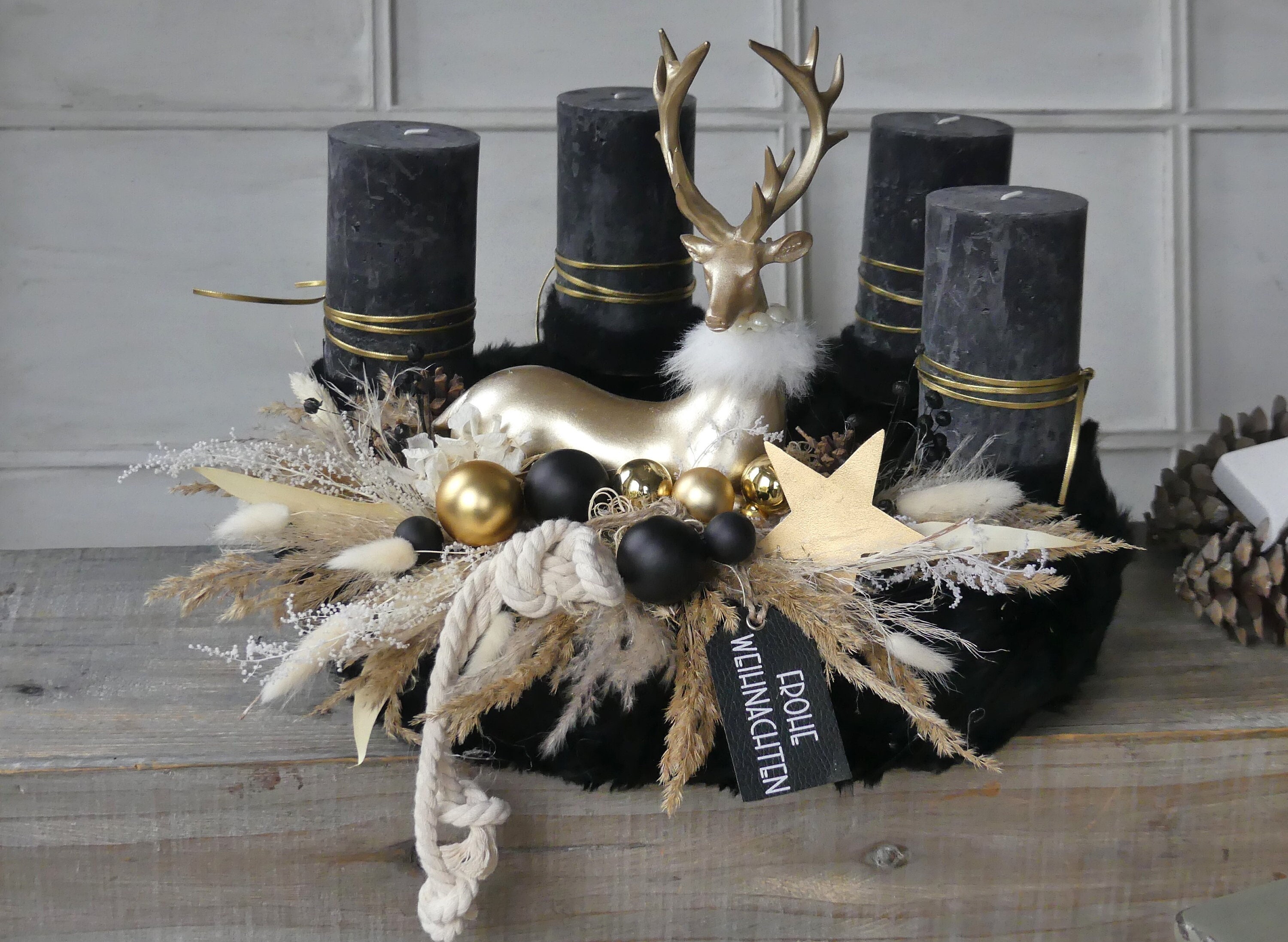 Adventskranz ** Hirsch im Fellkranz ** Fellkranz schwarz * Rentier gold edel