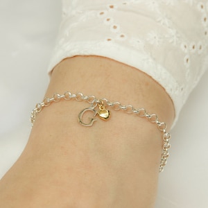 Pulsera inicial con charm, joya inicial, pulsera charm letra, pulsera de plata, regalos para ella, corazón de plata 925, regalo San Valentín