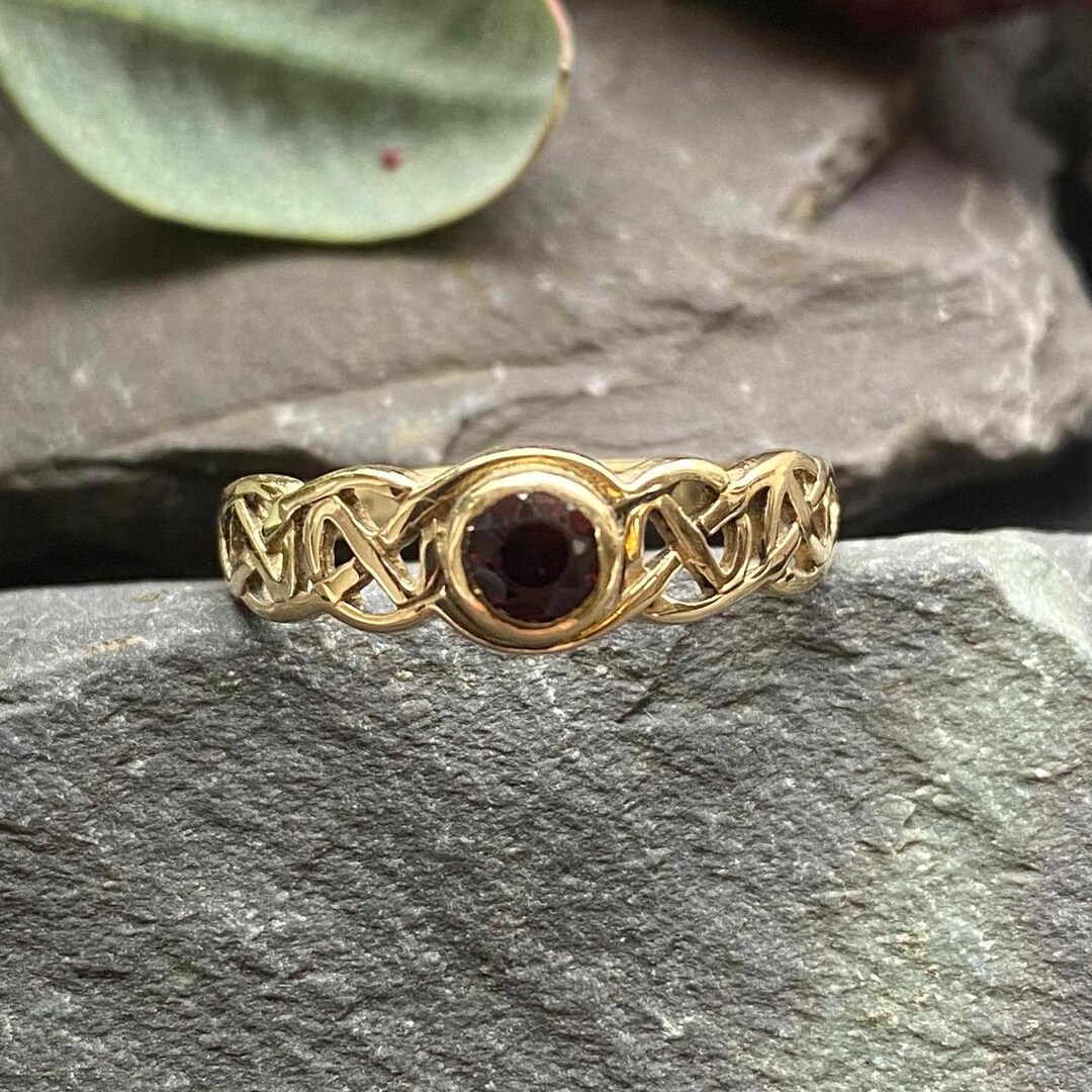 9ct Gold Celtic Style Ring Set With Garnet Size P or 7 3/4 US. - Etsy