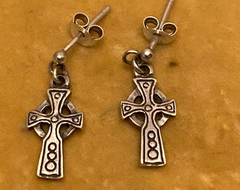 Sterling Silber Keltisches Kreuz Ohrringe.