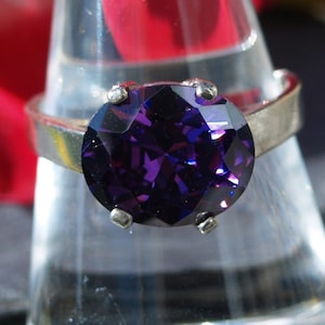 Anillo de circonita cúbica púrpura de plata de ley vintage tamaño P o 7 1/2 EE.UU.