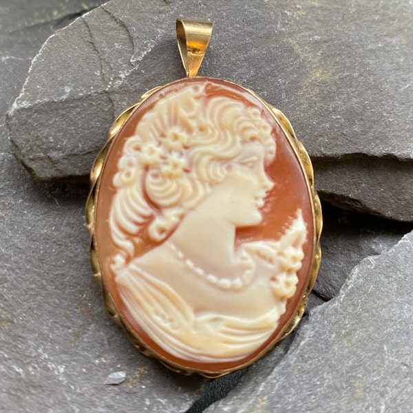 Vintage 9ct Gold Cameo Brooch/Pendant.