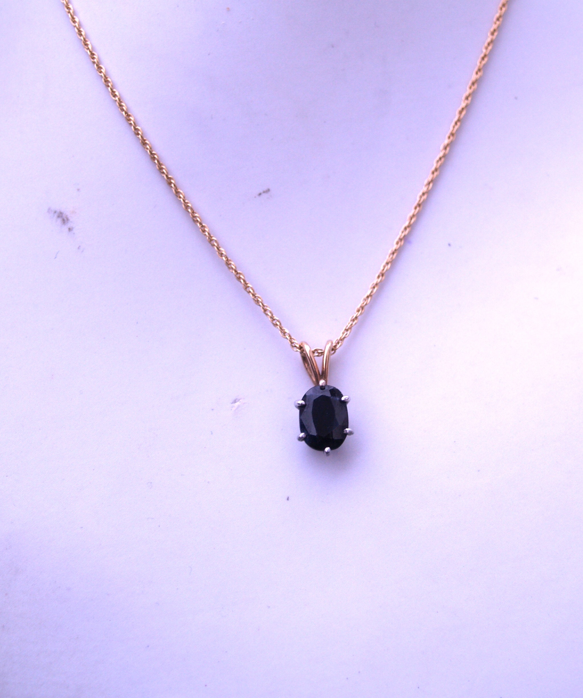 9ct Gold Sapphire Pendant and 9ct Chain 
