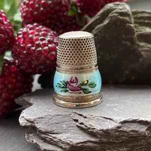 Vintage Silver & Enamel Thimble.
