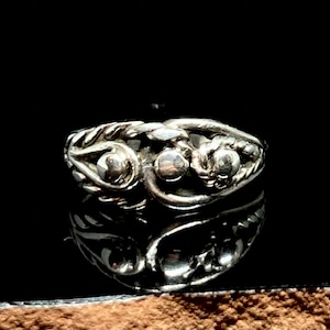 Vintage Sterling Silver Knot Ring Pinky Finger Size J or 4 3/4 US Full Hallmarks 1979