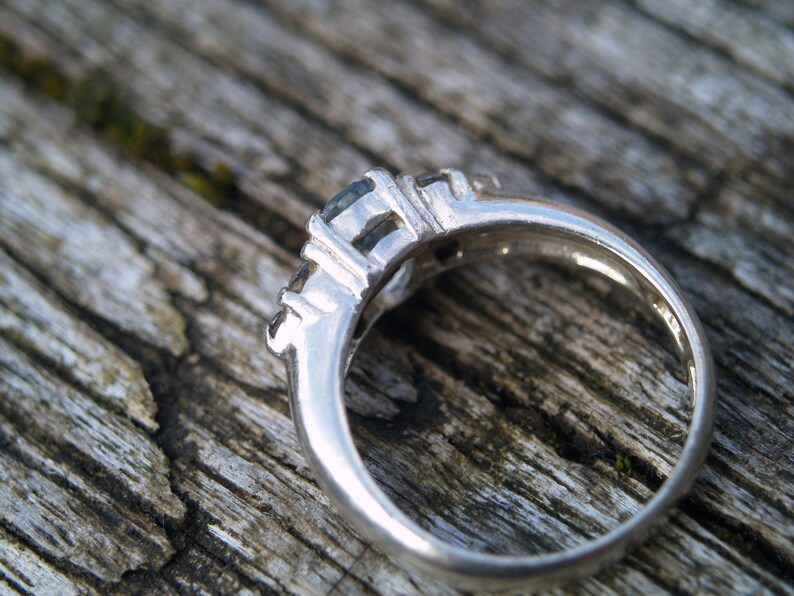 Vintage Sterling Silver /& Cubic Zirconia Ring.