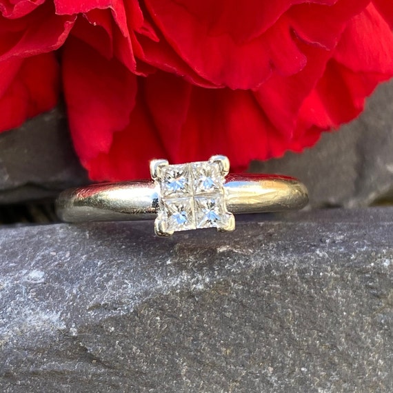 9ct white gold cluster best sale ring