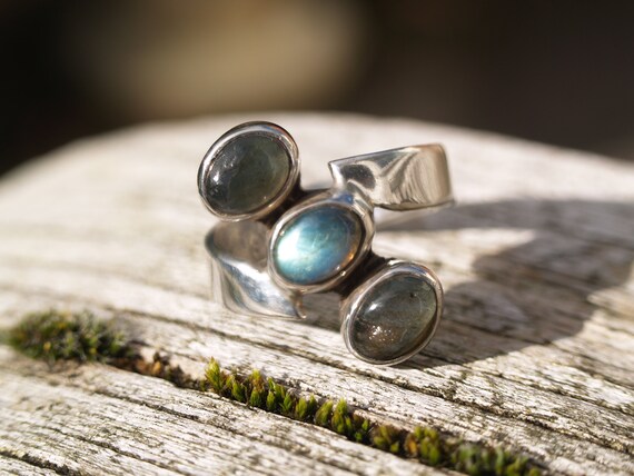 Vintage Silver & Labradorite Ring in A Trilogy Twist Design Size L 