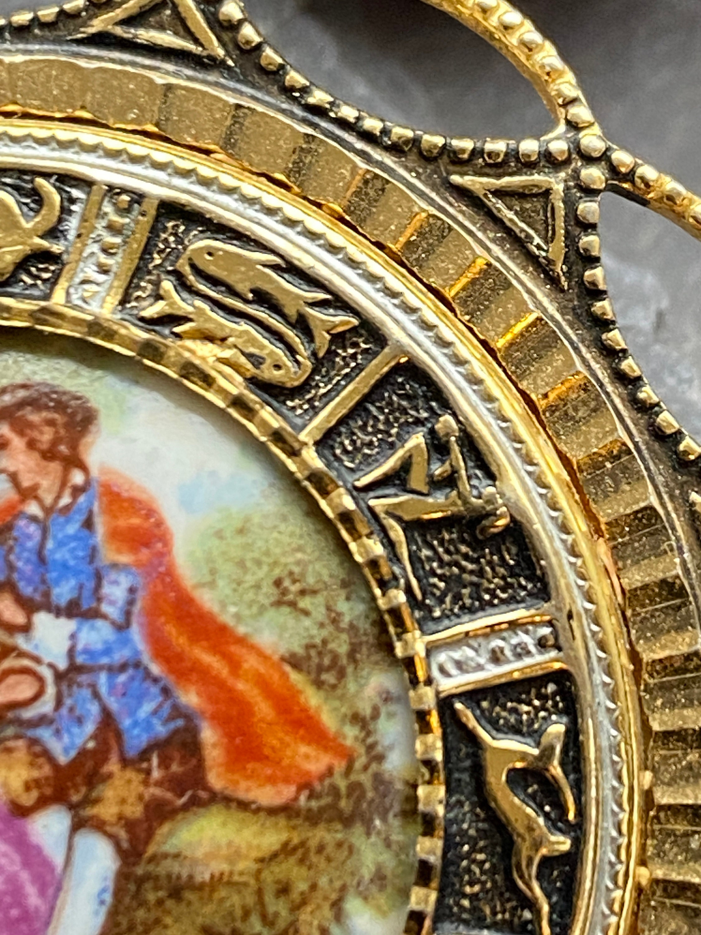 Broche Vintage Camée Or De Tolède - Scène Galante En Porcelaine - Modèle Couleur 481