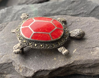 Brosche Schildkröt aus Sterling Silber mit roter Einlage & Markasiten