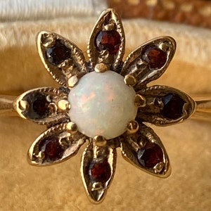 Vintage 9ct Gold Garnet & Opal Ladies Ring Size N or 6 3/4 US