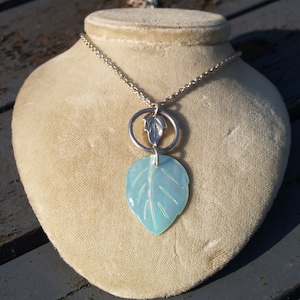 Sterling Silver & Mother of Pearl Leaf Necklace.