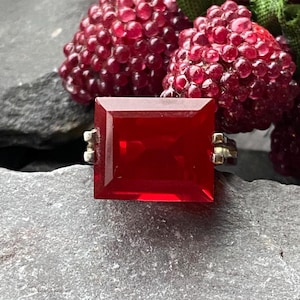 Vintage Selenium Glass Silver Ring Size Q or 8 US.