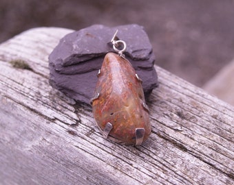 Vintage Handcrafted Sterling Silver Natural Agate Pendant.
