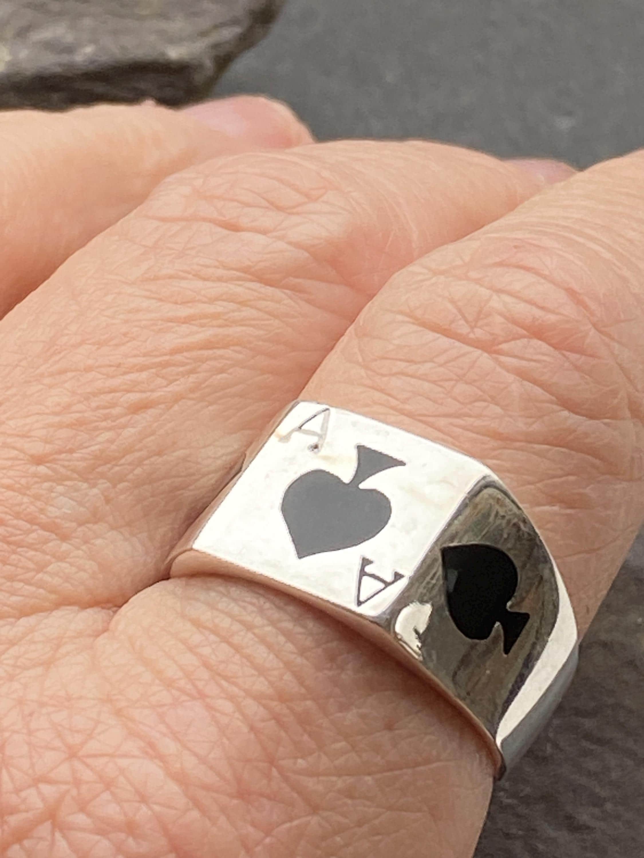 シルバー & エナメル スペードのエース リング サイズ W または 11 1/4