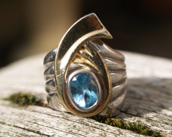 Modernist Sterling Silver & Gilt Blue Topaz Ring Size N 1/2 or 7 (US) Stamped 925