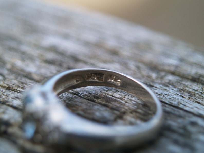 Vintage Sterling Silver /& Cubic Zirconia Ring.