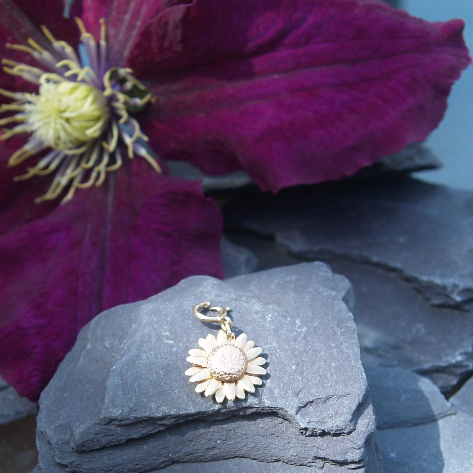 Vintage 9ct Gold CLOGAU Daisy Charm pendant. Etsy