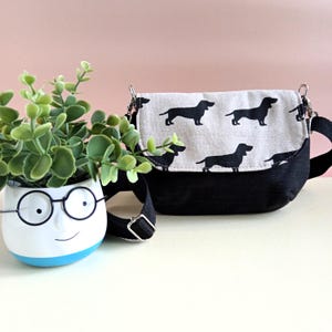 schwarze kleine Taschen zum Umhängen mit Hunde Motiv -mini Tasche -Umhängetasche schwarz-clutch Tasche schwarz -handmade Taschen aus Stoff