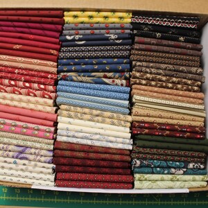 84 Opbergdoos met katoenen fat quarters (45 x 56 cm) uit de Amerikaanse Burgeroorlog/reproductie, voor Marcus Fabrics-C