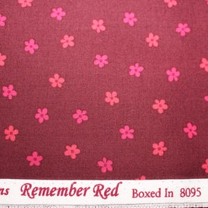 Puede incluir: Un letrero de madera rústica con el texto "Welcome to our home" en letras blancas. El letrero presenta un acabado envejecido y un diseño simple y acogedor, ideal para la decoración de la entrada.