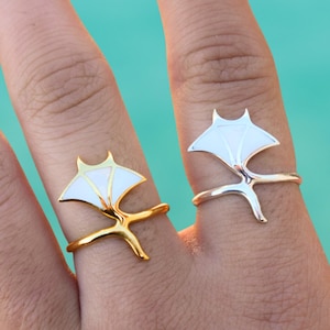 Sterling Silver Manta Ray Ring with Mother of Pearl | Ocean Jewellery Gift for Sea Lovers | Stingray & Sealife Ring