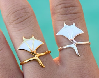 Sterling Silver Manta Ray Ring with Mother of Pearl | Ocean Jewellery Gift for Sea Lovers | Stingray & Sealife Ring