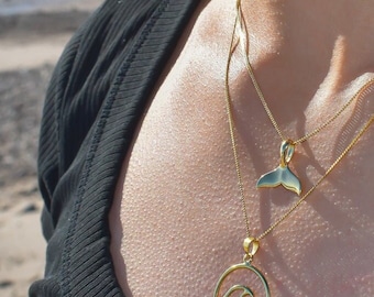 Gold Whale Tail Necklace, Whale Fluke Pendant, Ocean Animal Jewellery, Whale Lover Gift, Gold Statement Necklace, Beach-inspired necklace