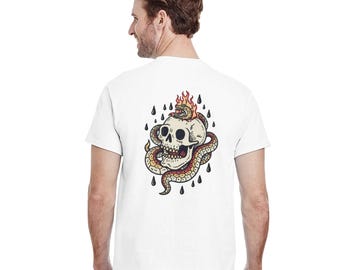 T-shirt med dödskalle och orm | Tatueringsinspirerad grafik | Alternativ streetwear för djärva själar