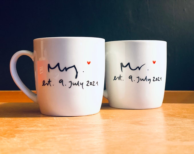 Pair of cups with Mr.&Mrs.