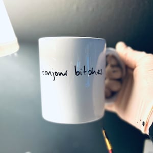 Tasse mit Spruch bonjour bitches.