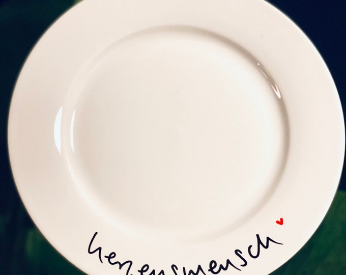 Plate with lettering