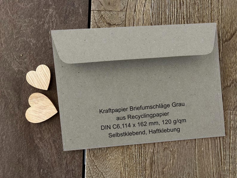 Peut inclure: Enveloppes en papier kraft gris fabriqu&eacute;es &agrave; partir de papier recycl&eacute;. DIN C6, 114 x 162 mm, 120 g/m&sup2;. Auto-adh&eacute;sives, refermables.