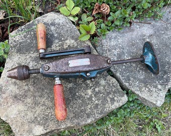 Vintage East German Venusberg hand drill, 2 speeds, hand drill, breast drill, hand drill with beautiful original patina, rare