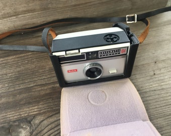 Vintage 60er Jahre Kamera Kodak Instamatic 104 mit original Ledertasche