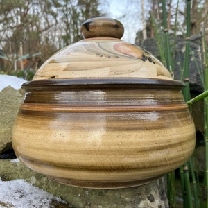 Tigela grande de argila vintage com alça e tampa, cerâmica, terracota, sopa, armazenamento, heidetöpferei jeversen perto de celle