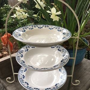 Plate stand, porcelain plate,floor, antique, blue claws,
