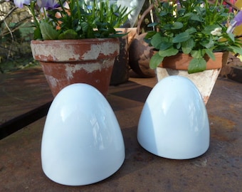 Salt and pepper shakers, pepper&salt / egg pan /