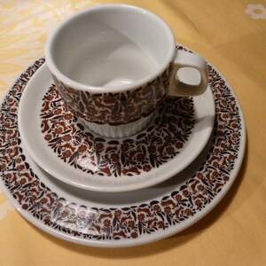 Coffee deck - Thomas - brown - Birds & tendrils -