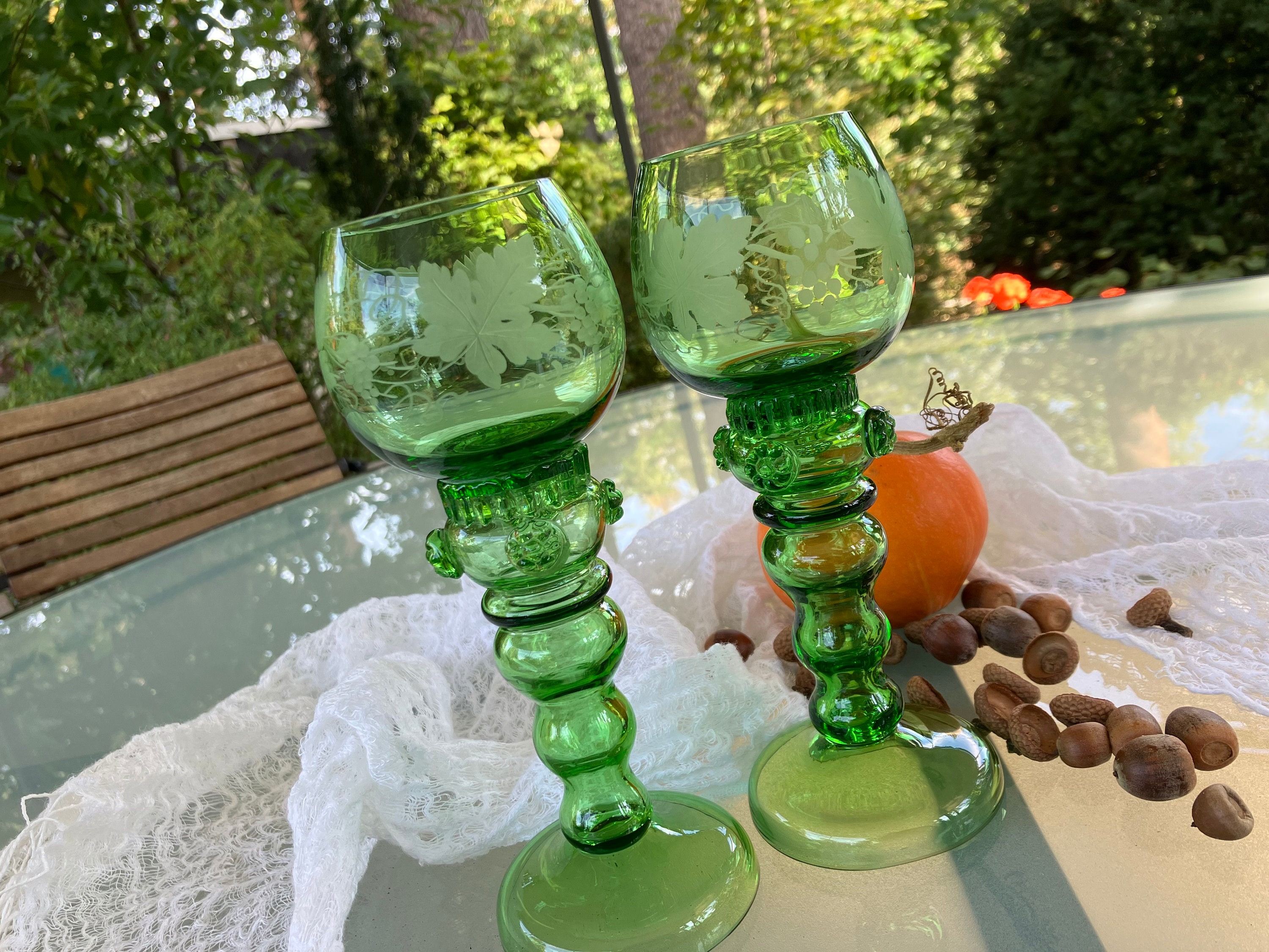2 Prunk Römer Weinrömer Glas Weinglas grün oliv Theresienthal? Beerennoppen, antik