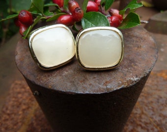 Cufflinks / Mother-of-Pearl / Vintage Antique