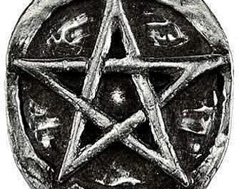 Piedra de bolsillo con pentagrama
