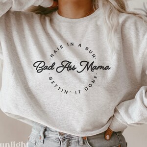 Rommelig broodje SVG, Bad Ass Mama SVG, Hair in a Bun SVG, moederschap Svg, moeder leven Svg, moeder baas Svg, digitale download, moederschap kunst aan de muur
