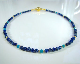 Zierliche Halskette aus facettiertem Lapis-Lazuli, Apatit und Pyrit mit Magnetverschluss