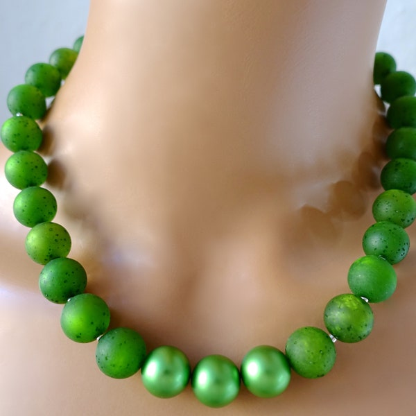Collier/Halskette Polaris & Aluminium Perlen, grün Ton-in-Ton mit Magnetverschluss aus Edelstahl
