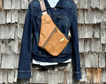 Leather Traveller Sling / Crossbody Bag